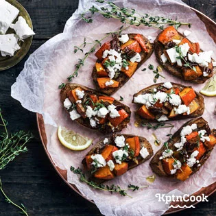 Crostini mit geröstetem Honig Kürbis Schafskäse und Pekannüssen