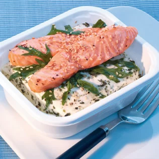 Salakis mit Lachs-Rucola