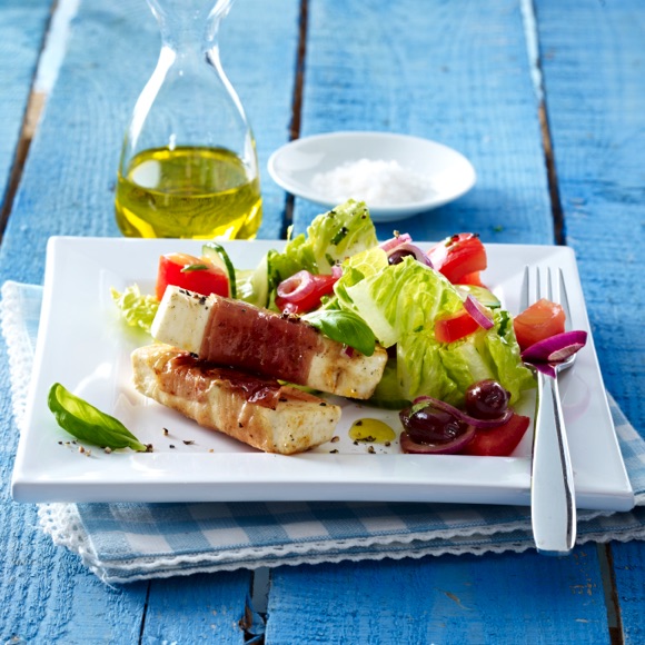 Gemischter Salat mit Salakis Schafkäse Käsesticks