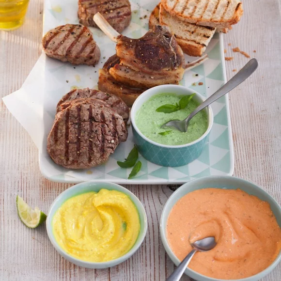 Grill-Fleisch mit bunten Salakis Schafkäse-Dips