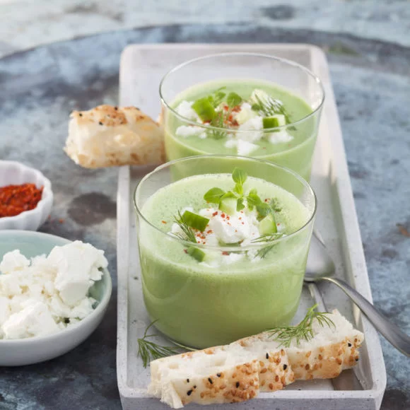 Gurken Gazpacho mit Schafkäse - Salakis Rezept