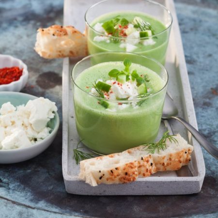 Gurken Gazpacho mit Salakis Schafkäse